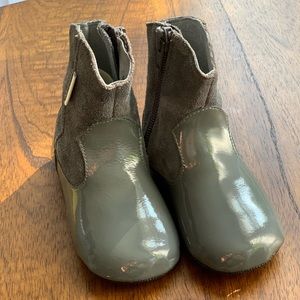 Robeez Mini Shoez - Gray Boots Size 5